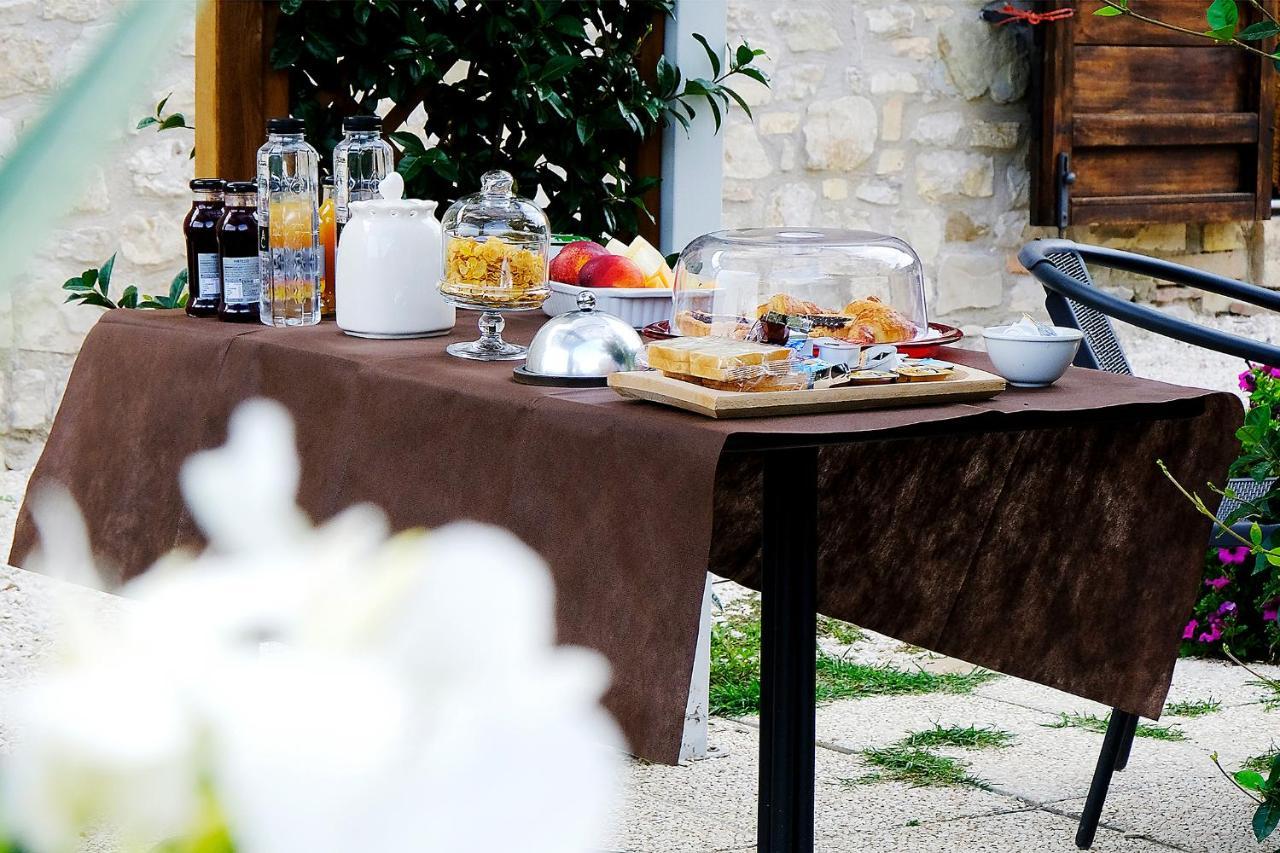 Casale Le Orme Bed & Breakfast Тоди Екстериор снимка